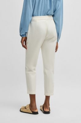 Chino d&eacute;contract&eacute; en satin de coton stretch, Blanc