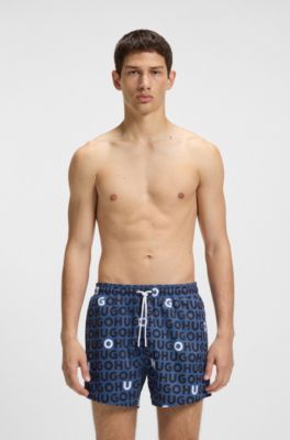 Ba&ntilde;ador tipo shorts con estampado de logos y cord&oacute;n en la cintura, Azul