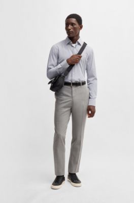 Camisa slim fit de tejido el&aacute;stico t&eacute;cnico a rayas, Gris