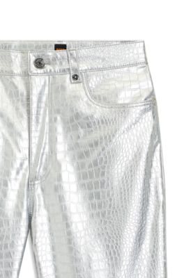 Pantalones de pernera recta en piel sint&eacute;tica con grabado de cocodrilo, Plata