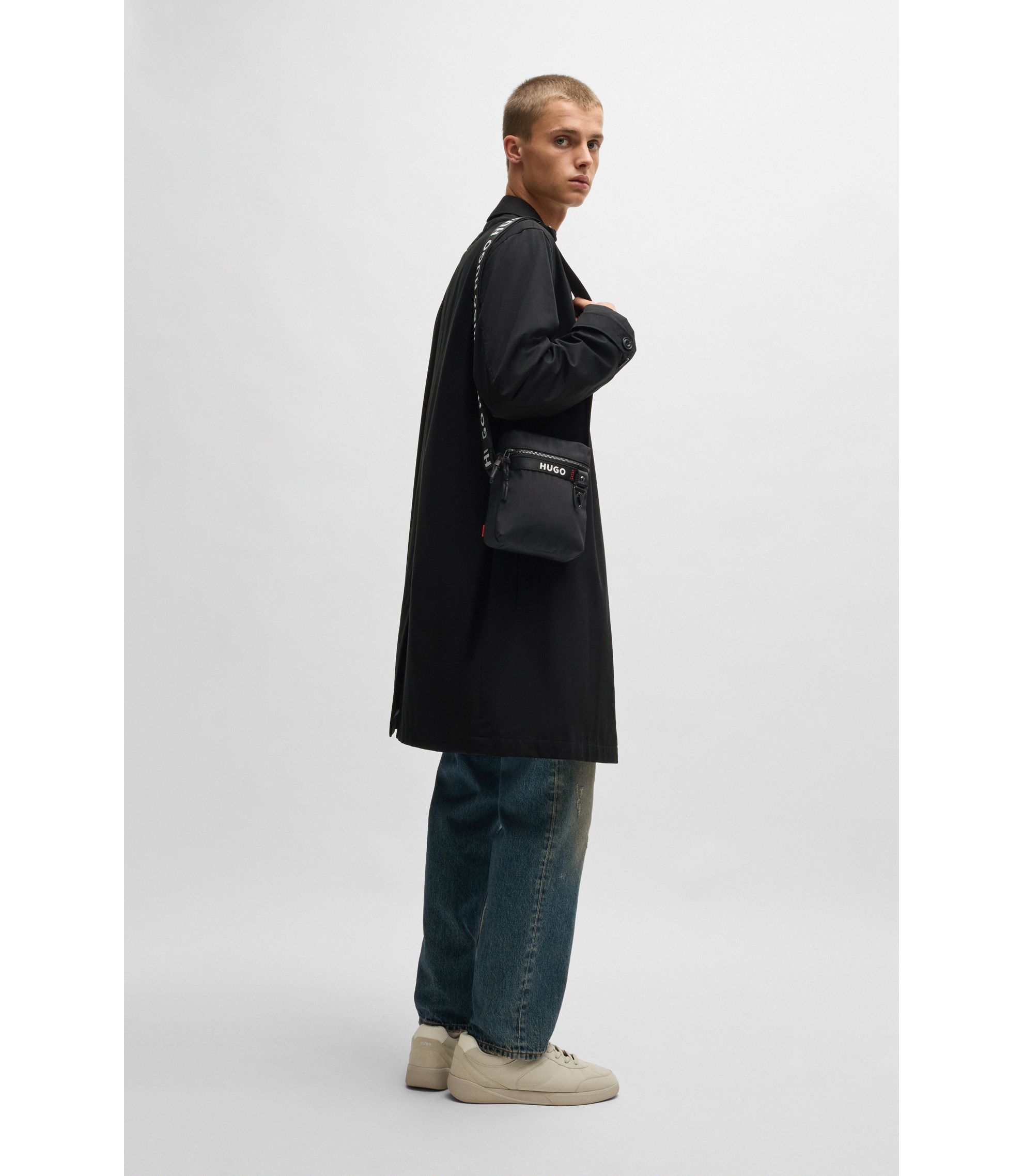 hbna50536009_001_300?wid=1980&