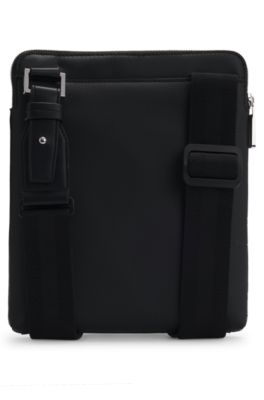 Bolso de estilo sobre con textura y detalles met&aacute;licos con logo, Negro