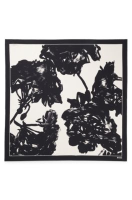 Foulard carr&eacute; confectionn&eacute; en Italie en twill de soie &agrave; imprim&eacute;, Noir
