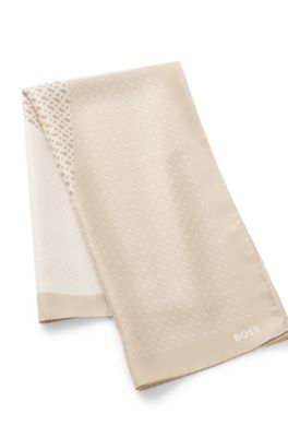 Foulard carr&eacute; confectionn&eacute; en Italie en twill de soie &agrave; imprim&eacute;, Beige clair