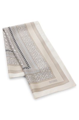 Foulard carr&eacute; confectionn&eacute; en Italie en twill de soie &agrave; imprim&eacute;, Beige clair