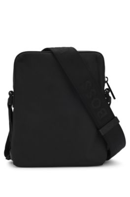 Structured reporter bag with signature trims