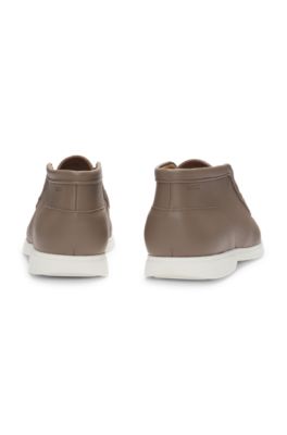Desert boots in tumbled leather with apron toe, Beige