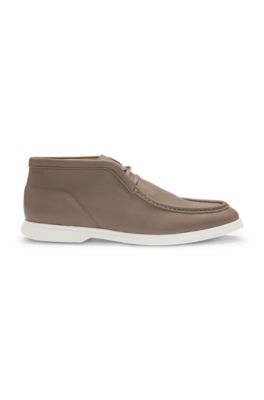 Desert boots in tumbled leather with apron toe, Beige