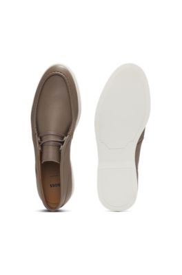 Desert boots in tumbled leather with apron toe, Beige