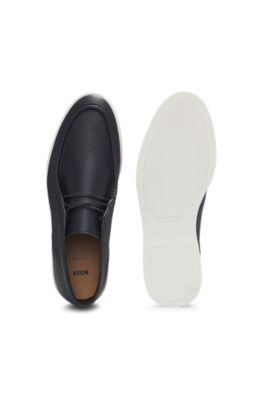 Desert boots in tumbled leather with apron toe, Dark Blue