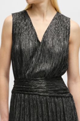 Vestido plisado cruzado con volante en el dobladillo, Negro