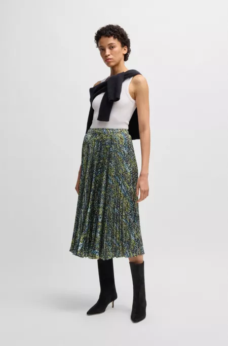 Midi-length skirt in printed plissé satin