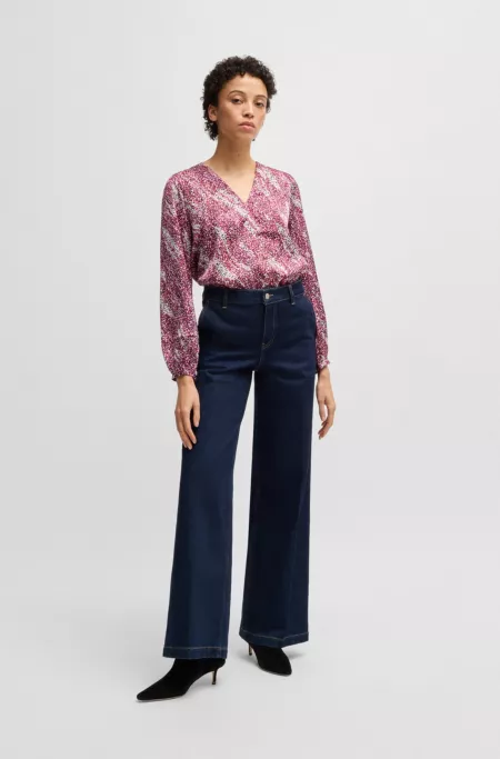 Regular-fit blouse with V neckline in printed satin