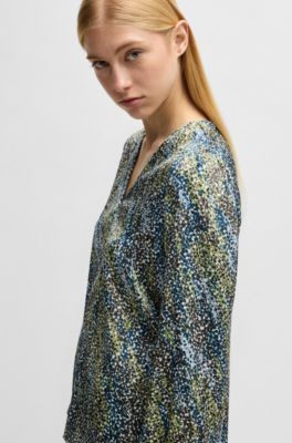Regular-fit blouse with V neckline in printed satin, Patterned
