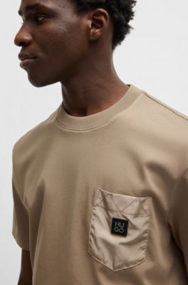 Camiseta de algod&oacute;n interlock con bolsillo en contraste, Marr&oacute;n