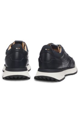 Deportivas de piel bru&ntilde;ida, Azul oscuro