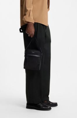 Bolso mensajero con apliques de piel, Negro