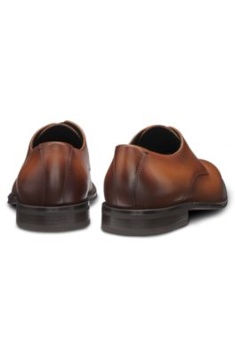 Zapatos Derby de piel elaborados en Italia, Marr&oacute;n