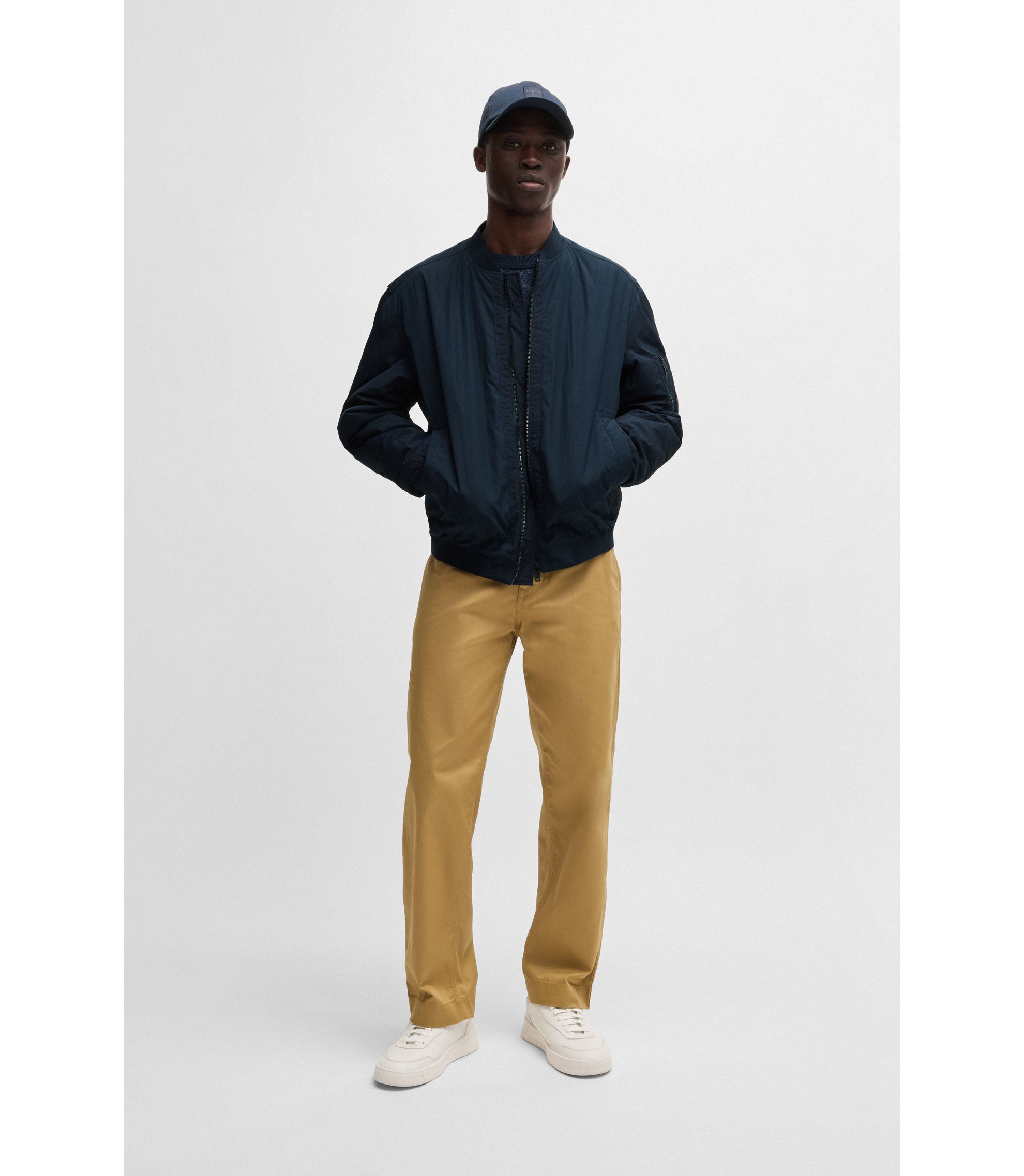 hbna50536798_404_300?wid=1980&