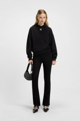 Pantalones relaxed fit en tejido el&aacute;stico con pernera acampanada, Negro