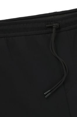 Pantalones de ch&aacute;ndal en algod&oacute;n el&aacute;stico con parche de logo, Negro