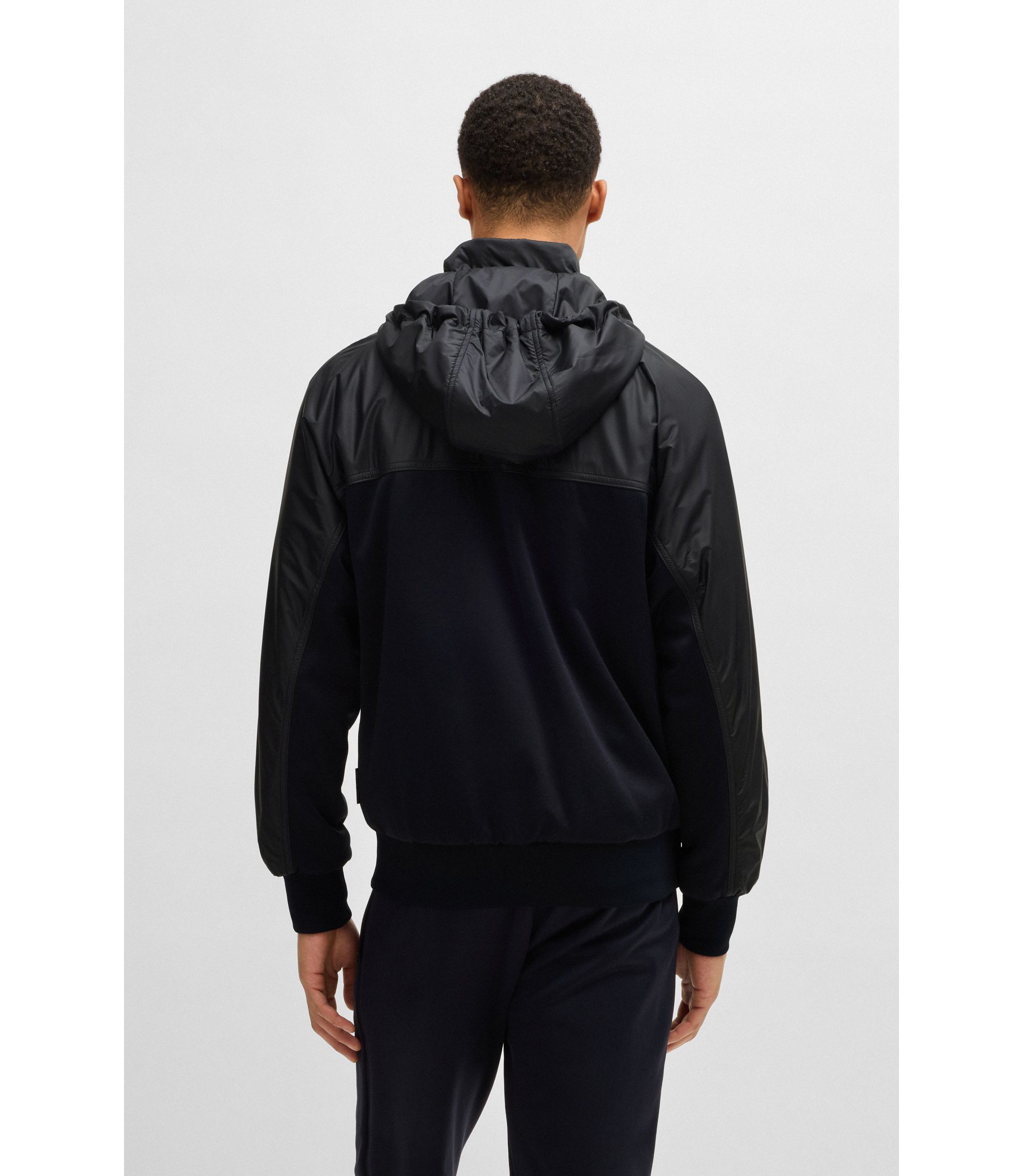 hbna50537366_404_360?wid=1980&