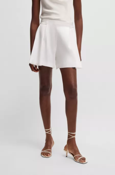 Relaxed-fit shorts with front pleats