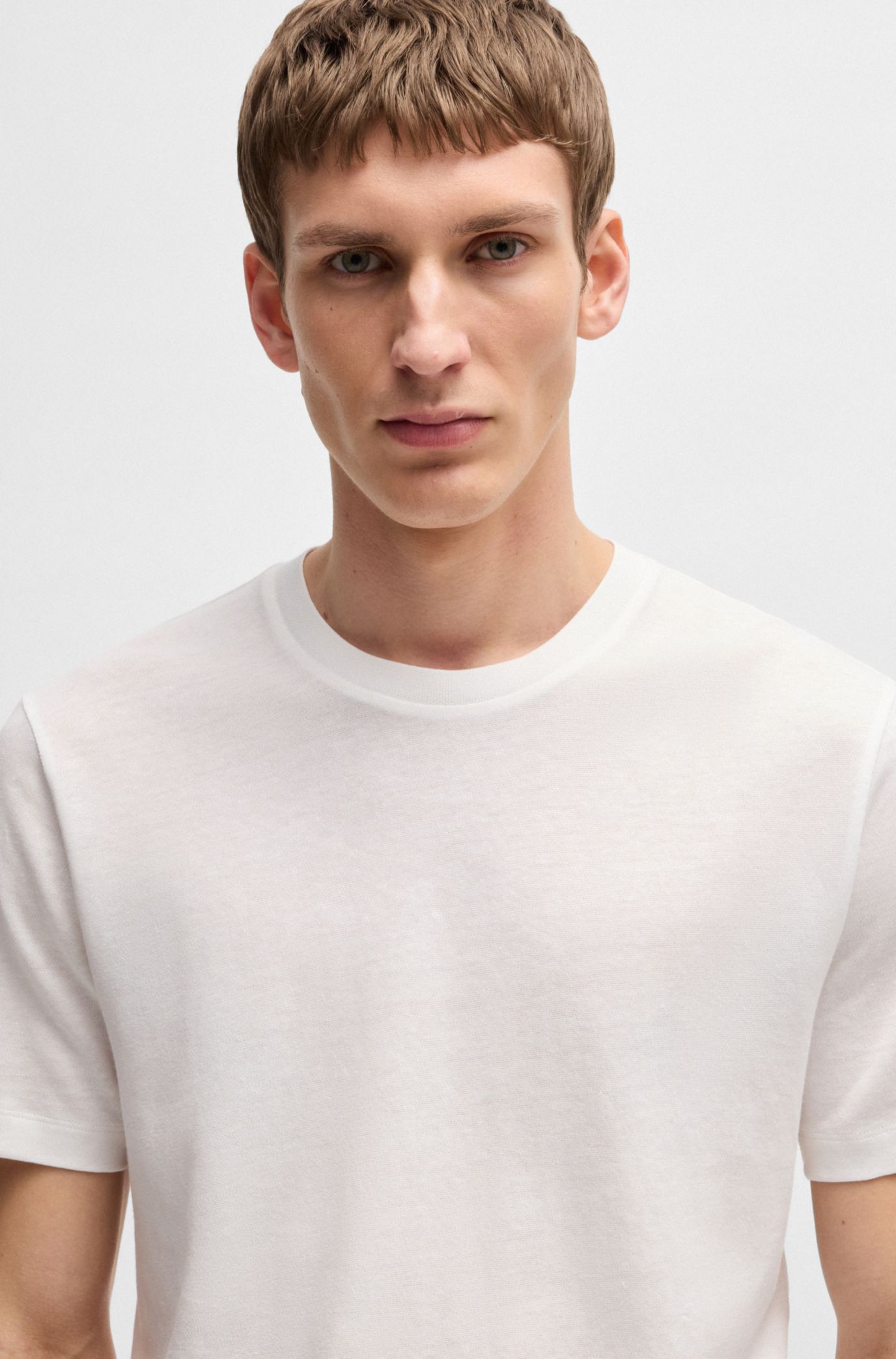 Tシャツ・カットソー BOSS Men T-shirt White 50537488 100 BOSS - Regular-fit T-shirt in cotton and linen - White