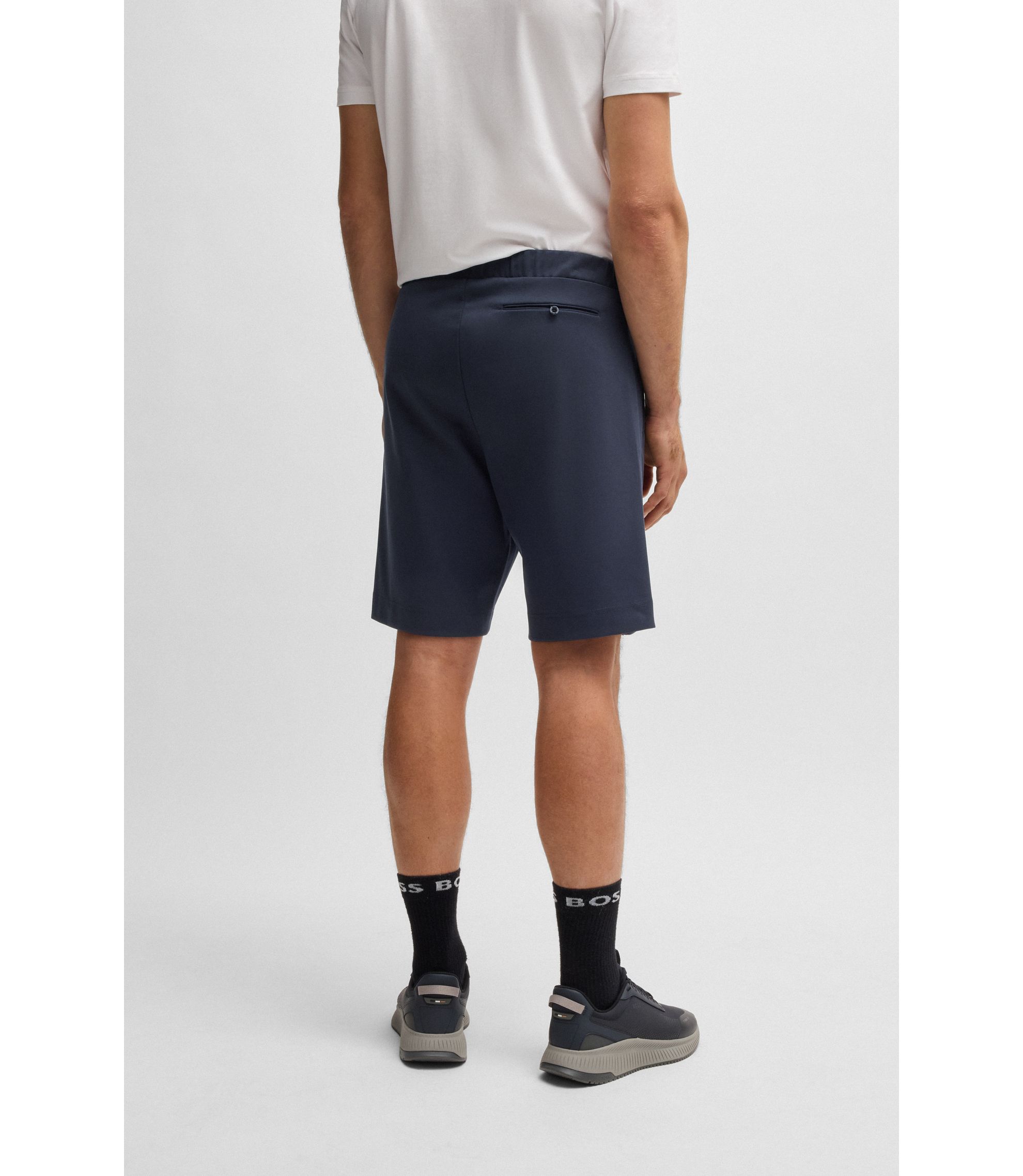 hbna50537534_402_360?wid=1980&