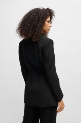 Blazer regular fit de sirsaca con cintur&oacute;n con hebilla, Negro