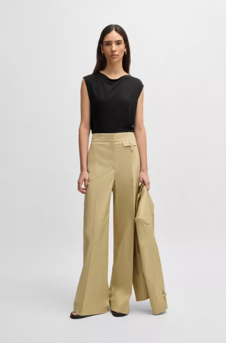 Sleeveless T-shirt with ribbed front