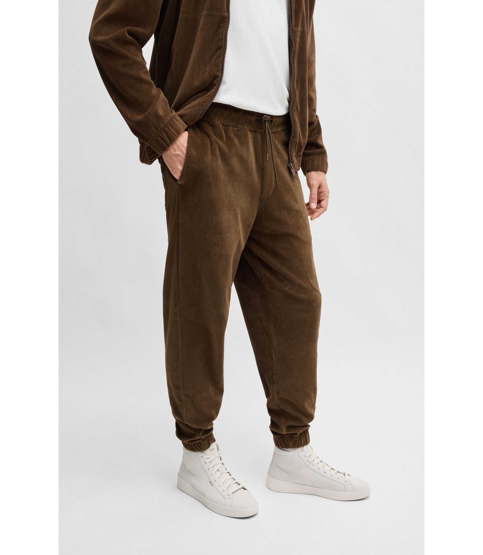 hbna50537848_361_340?wid=1980&