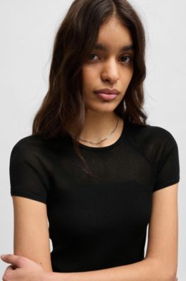 Top de punto de canal&eacute; con paneles transparentes y cadena con logo, Negro