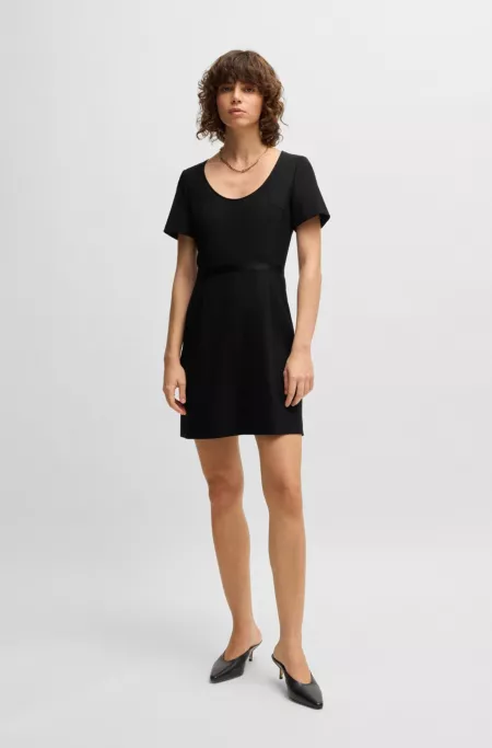 Slim-fit dress with ribbon detail