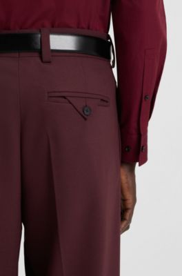 Pantalones de corte moderno en sarga el&aacute;stica con raya delantera, Rojo oscuro