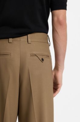 Pantalones de corte moderno en sarga el&aacute;stica con raya delantera, Desbordamiento de color beige