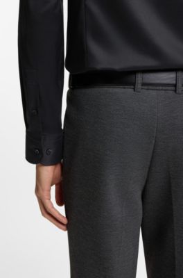 Camisa slim fit en sarga el&aacute;stica t&eacute;cnica, Negro