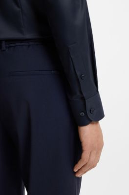 Camisa slim fit en sarga el&aacute;stica t&eacute;cnica, Azul oscuro