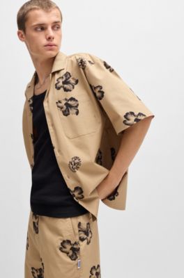 Camisa relaxed fit en algod&oacute;n el&aacute;stico con estampado de hibisco, Beige claro