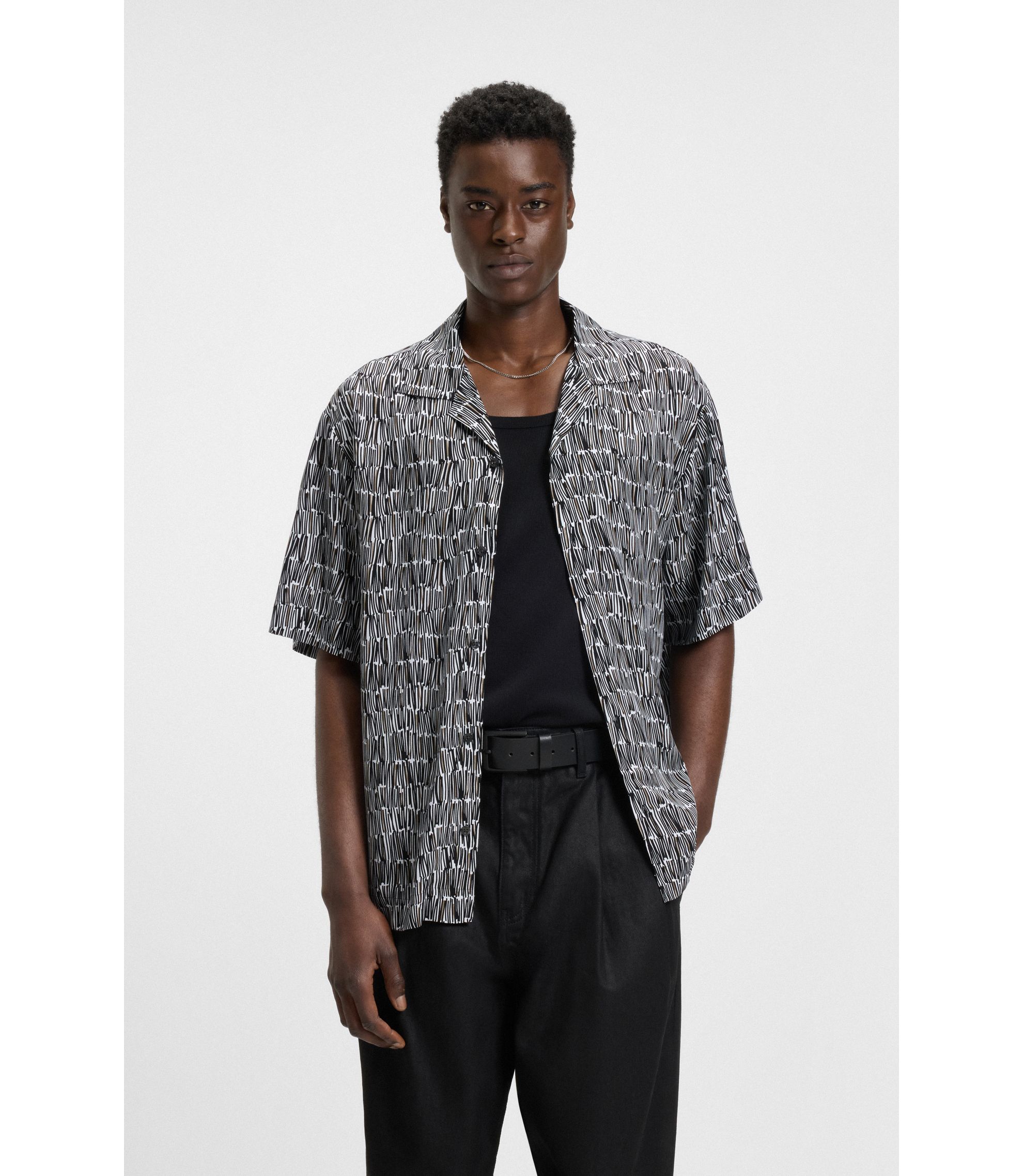 HUGO BOSS ANIMAL PRINT タートルネック HUGO BOSS ANIMAL PRINT タートルネック
