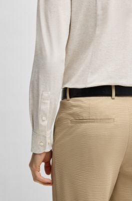 Camisa slim fit de tejido t&eacute;cnico estampado, Beige claro