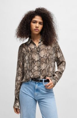 Blusa oversize fit en crep&eacute; de China con estampado de serpiente, Fantas&iacute;a