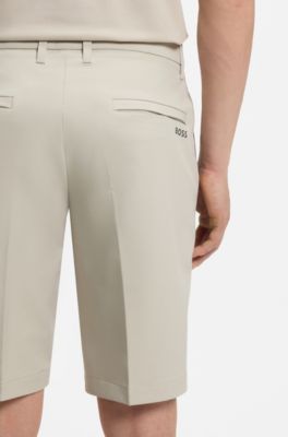 Shorts slim fit de tejido el&aacute;stico repelente al agua, Beige claro