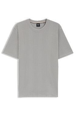 T-shirt with waffle structure