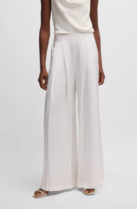 Relaxed-fit trousers with front pleats