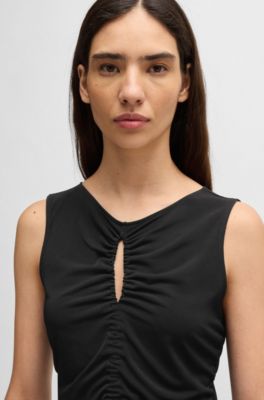 Top de punto con fruncido y detalle de abertura, Negro