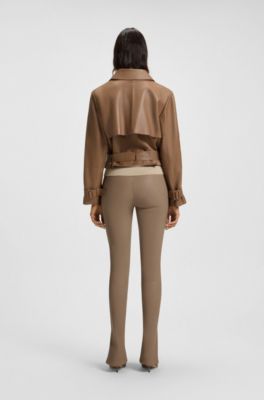 Chaqueta de piel estilo gabardina con cintur&oacute;n anudado, Marr&oacute;n