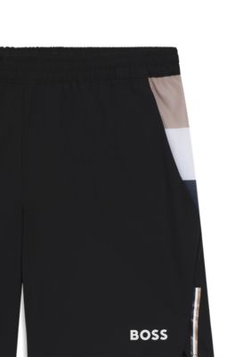 Short de tennis Actif en tissu stretch avec gestion de l&rsquo;humidit&eacute;, Noir