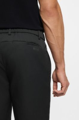 Shorts repelentes al agua con acabado de planchado f&aacute;cil, Negro