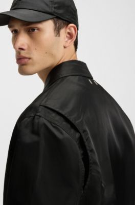 Chaqueta repelente al agua con detalle de logo apilado, Negro